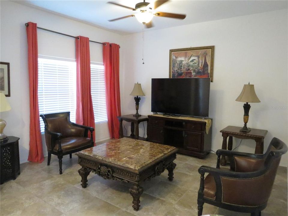 待售: $425,000 (4 贝兹, 2 浴室, 2064 平方英尺)