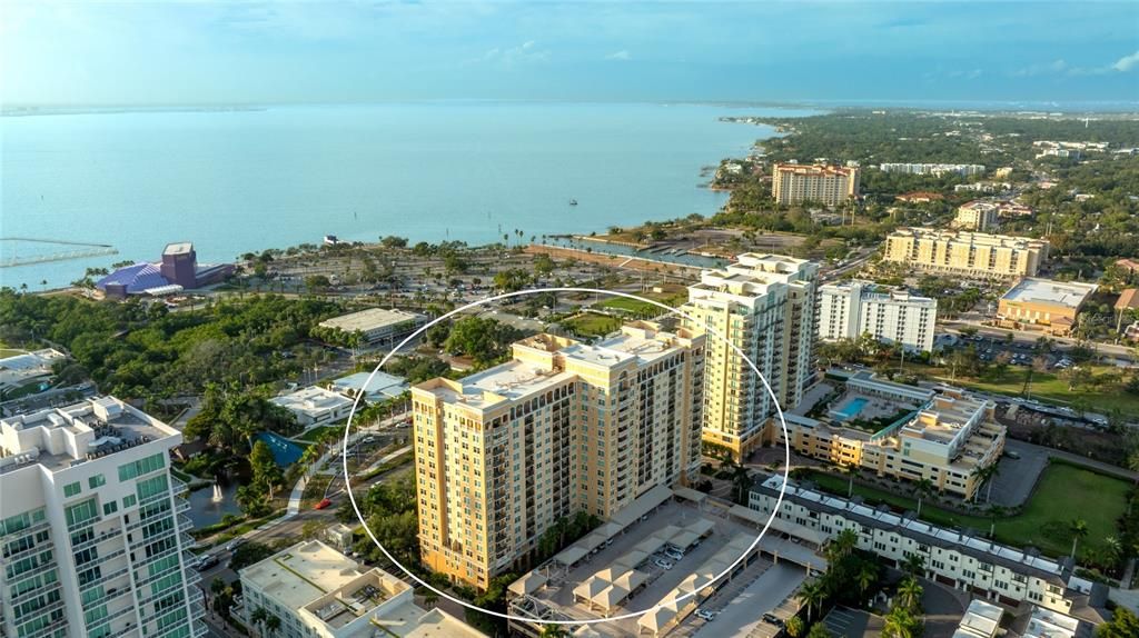 For Sale: $575,000 (1 beds, 1 baths, 815 Square Feet)