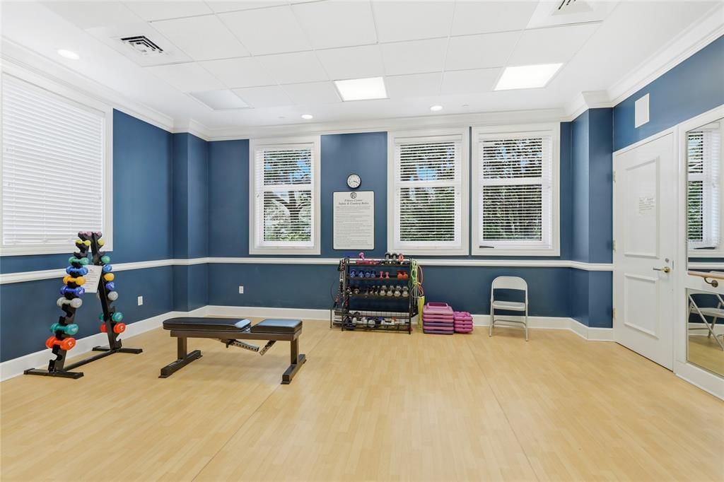 For Sale: $575,000 (1 beds, 1 baths, 815 Square Feet)