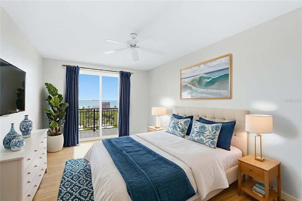 For Sale: $575,000 (1 beds, 1 baths, 815 Square Feet)