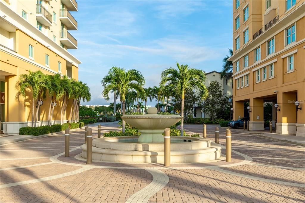 For Sale: $575,000 (1 beds, 1 baths, 815 Square Feet)