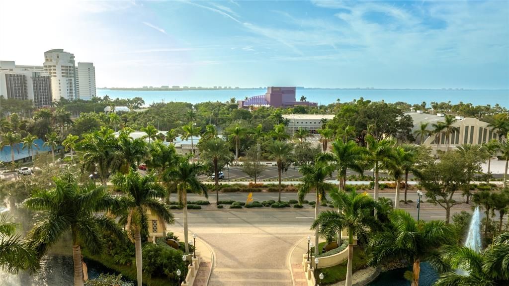 For Sale: $575,000 (1 beds, 1 baths, 815 Square Feet)