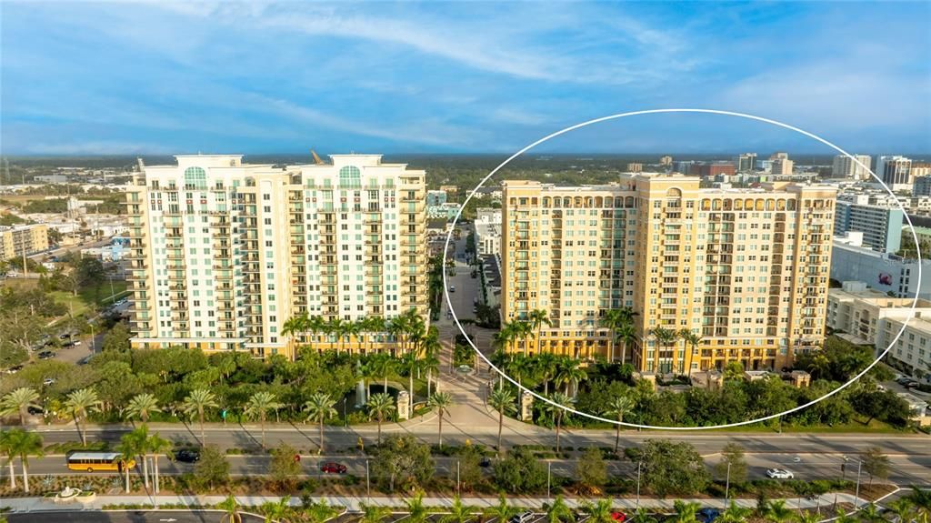 For Sale: $575,000 (1 beds, 1 baths, 815 Square Feet)