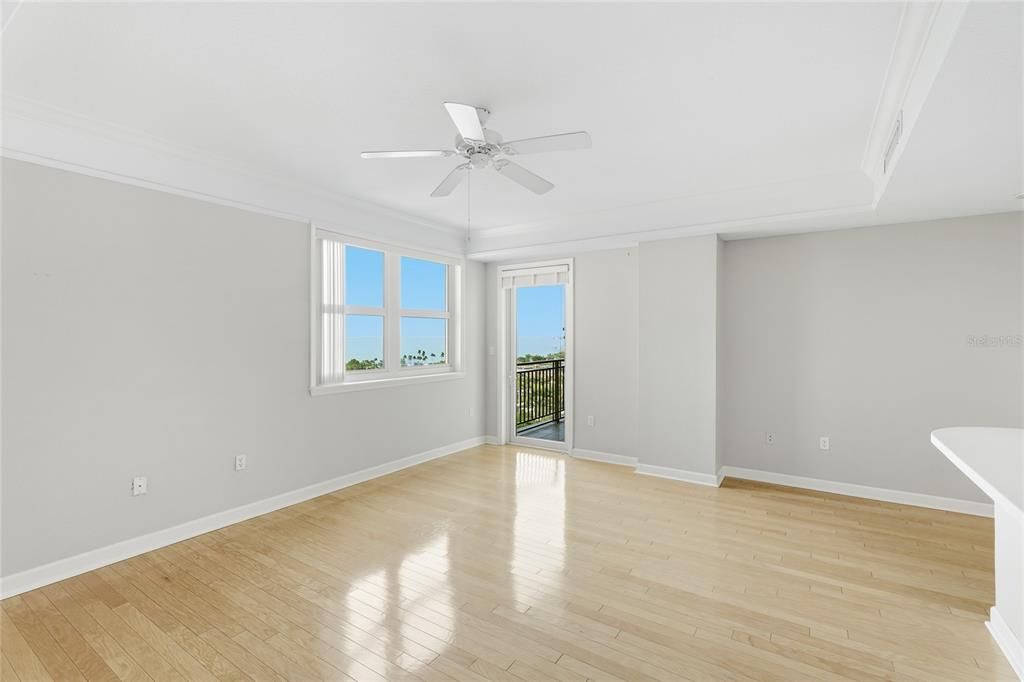 For Sale: $575,000 (1 beds, 1 baths, 815 Square Feet)