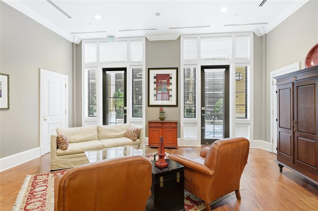 For Sale: $575,000 (1 beds, 1 baths, 815 Square Feet)