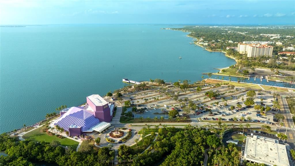 For Sale: $575,000 (1 beds, 1 baths, 815 Square Feet)