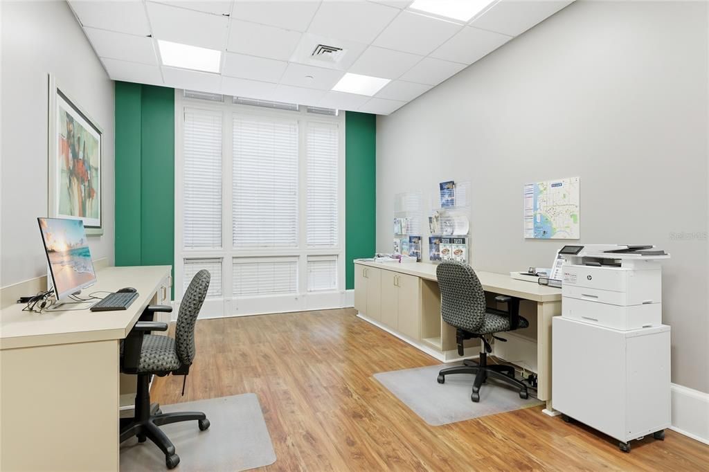 For Sale: $575,000 (1 beds, 1 baths, 815 Square Feet)