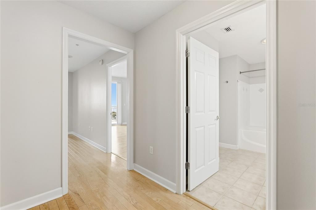 For Sale: $575,000 (1 beds, 1 baths, 815 Square Feet)