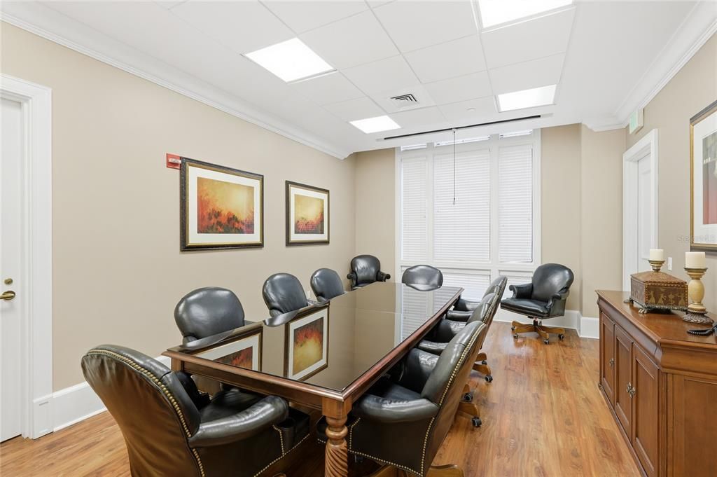 For Sale: $575,000 (1 beds, 1 baths, 815 Square Feet)