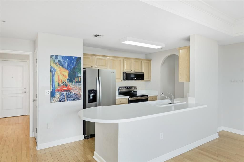 For Sale: $575,000 (1 beds, 1 baths, 815 Square Feet)
