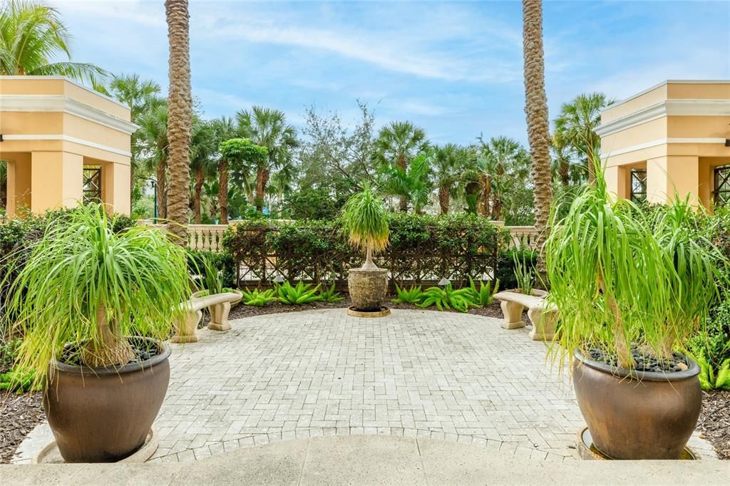 For Sale: $575,000 (1 beds, 1 baths, 815 Square Feet)