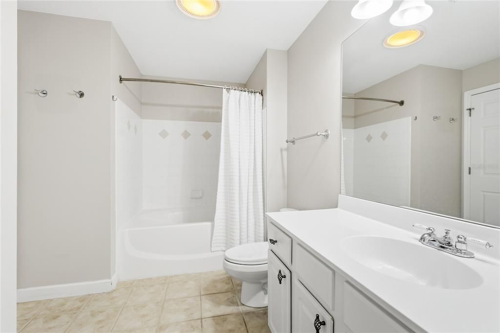 For Sale: $575,000 (1 beds, 1 baths, 815 Square Feet)