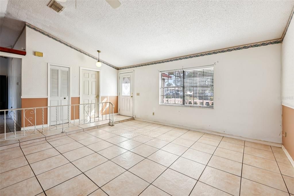 En Venta: $270,000 (3 camas, 2 baños, 1516 Pies cuadrados)