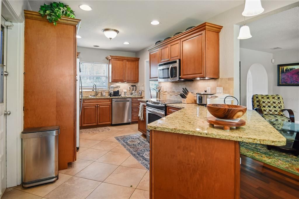 На продажу: $417,000 (3 спален, 2 ванн, 1717 Квадратных фут)