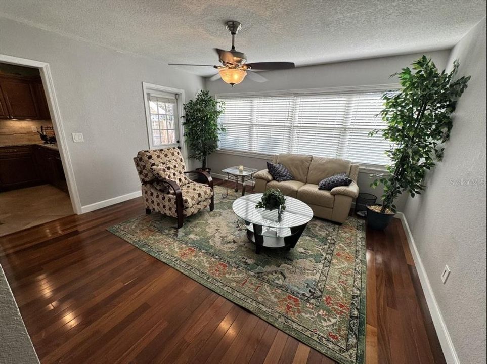 На продажу: $417,000 (3 спален, 2 ванн, 1717 Квадратных фут)