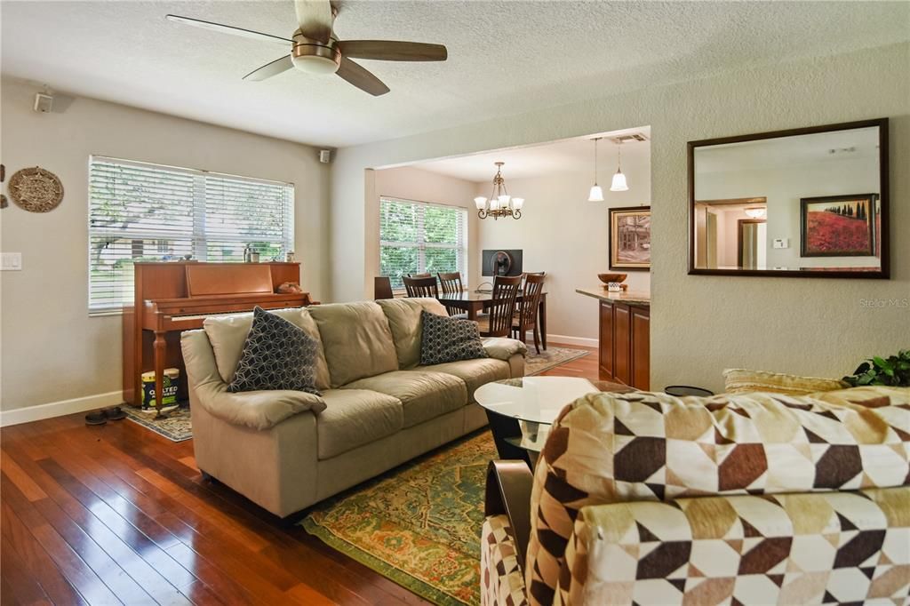 На продажу: $417,000 (3 спален, 2 ванн, 1717 Квадратных фут)