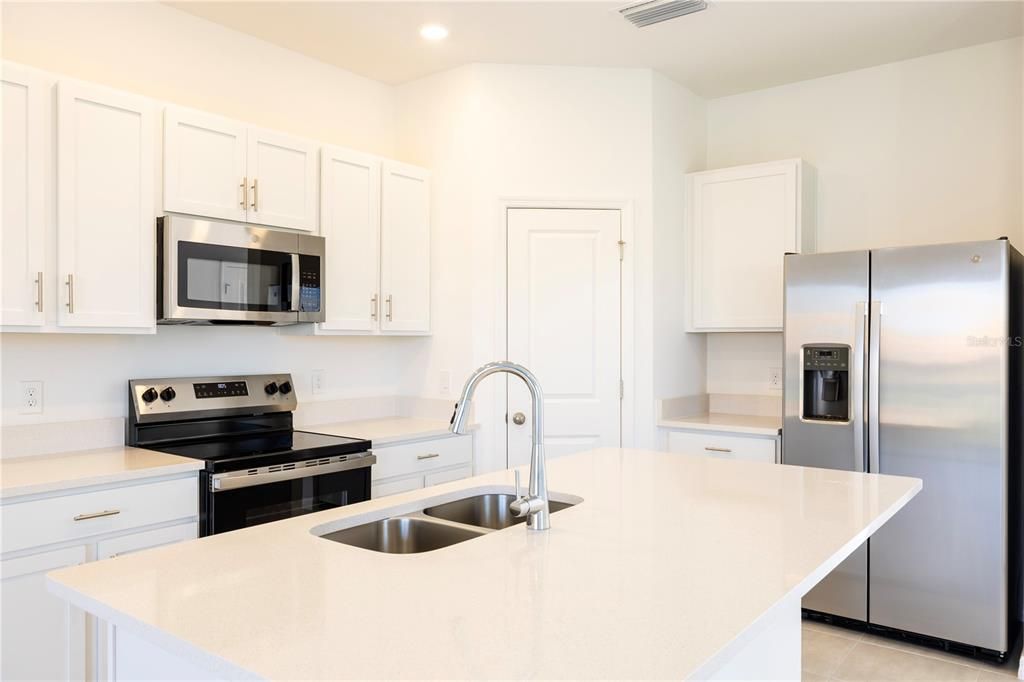 For Rent: $2,095 (3 beds, 2 baths, 1558 Square Feet)