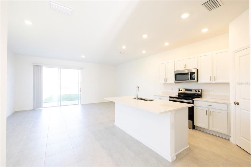 For Rent: $2,095 (3 beds, 2 baths, 1558 Square Feet)