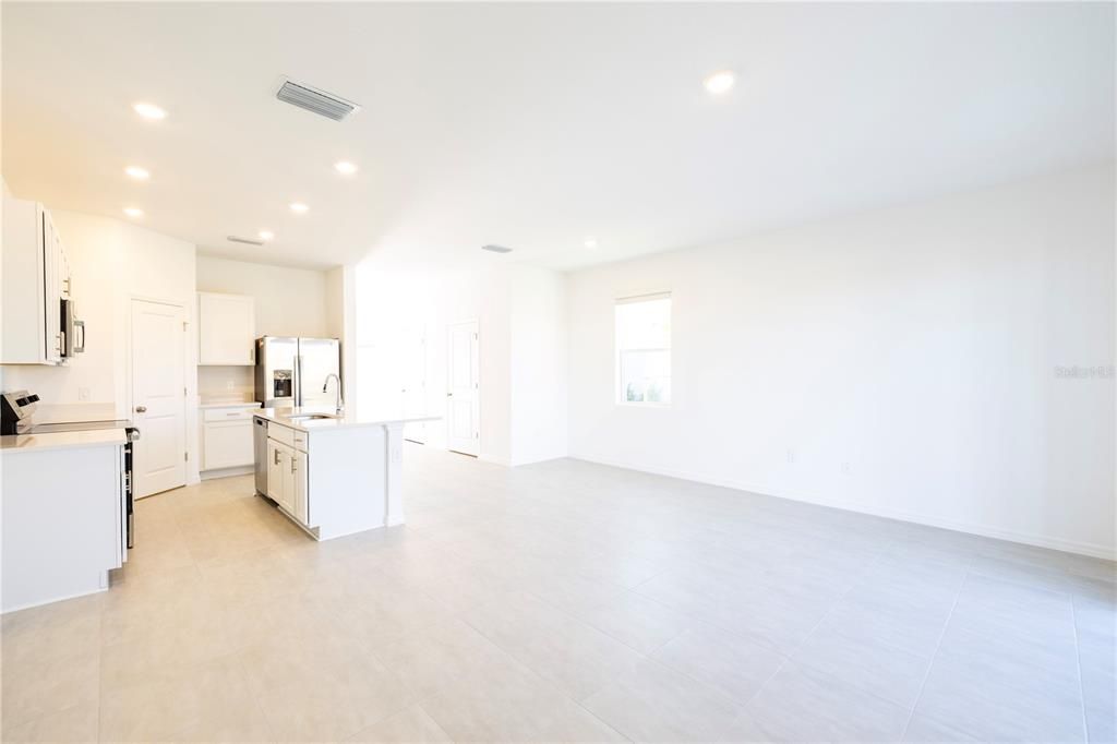 For Rent: $2,095 (3 beds, 2 baths, 1558 Square Feet)