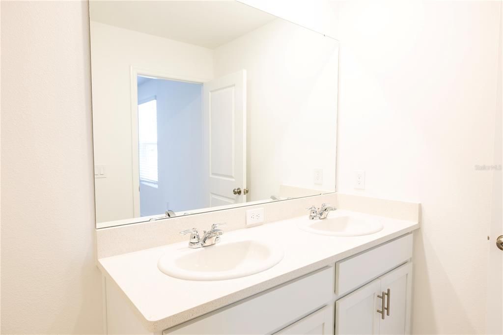 For Rent: $2,095 (3 beds, 2 baths, 1558 Square Feet)