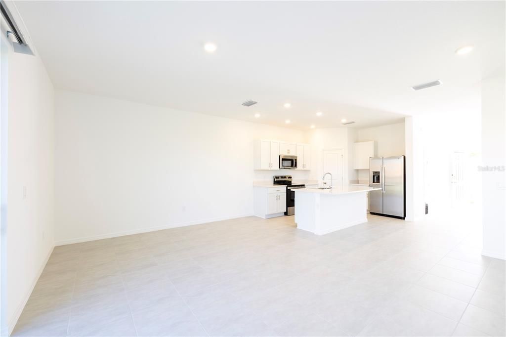 For Rent: $2,095 (3 beds, 2 baths, 1558 Square Feet)