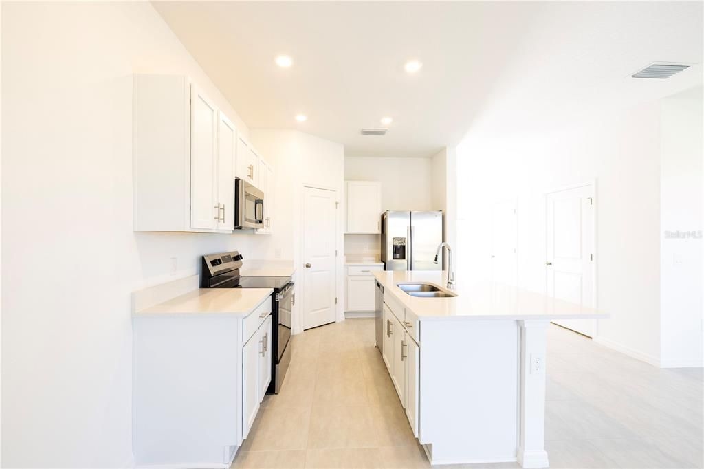 For Rent: $2,095 (3 beds, 2 baths, 1558 Square Feet)