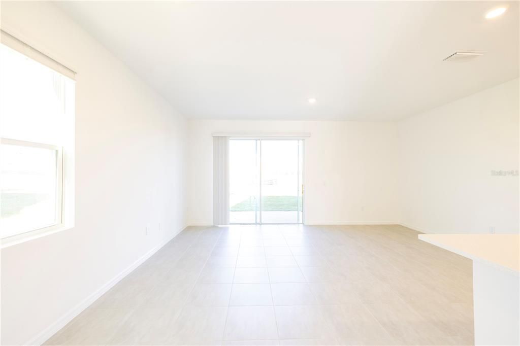 For Rent: $2,095 (3 beds, 2 baths, 1558 Square Feet)