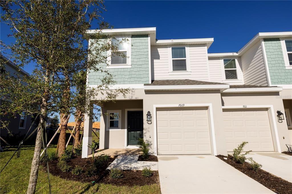 For Rent: $2,095 (3 beds, 2 baths, 1558 Square Feet)