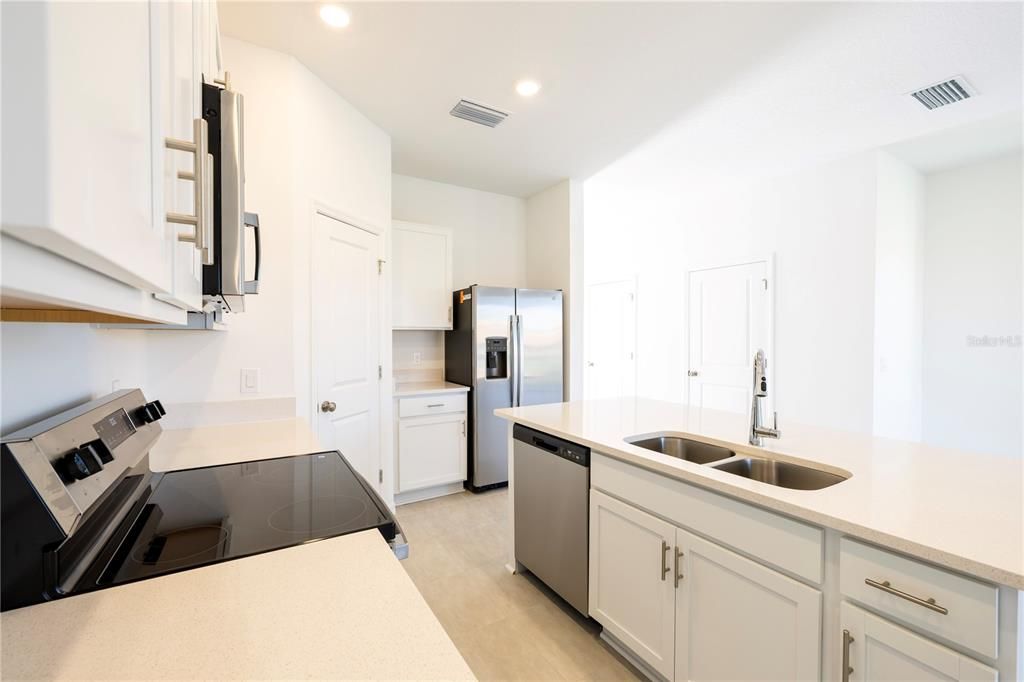 For Rent: $2,095 (3 beds, 2 baths, 1558 Square Feet)