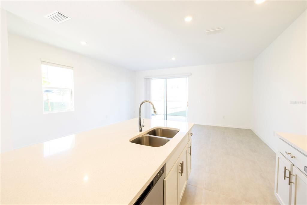 For Rent: $2,095 (3 beds, 2 baths, 1558 Square Feet)