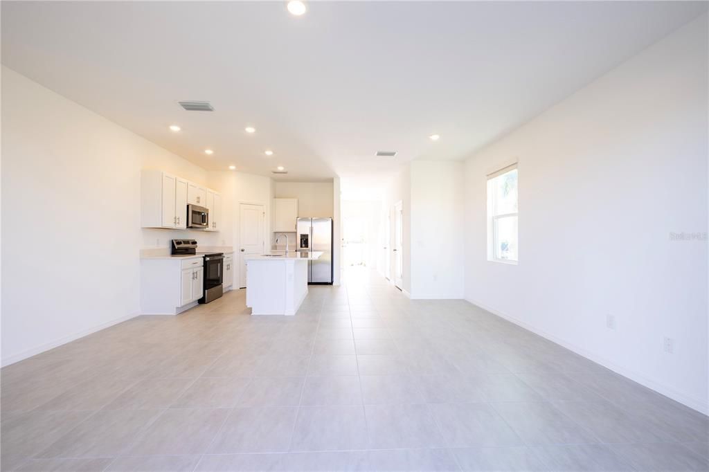 For Rent: $2,095 (3 beds, 2 baths, 1558 Square Feet)