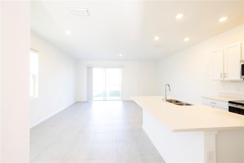 For Rent: $2,095 (3 beds, 2 baths, 1558 Square Feet)