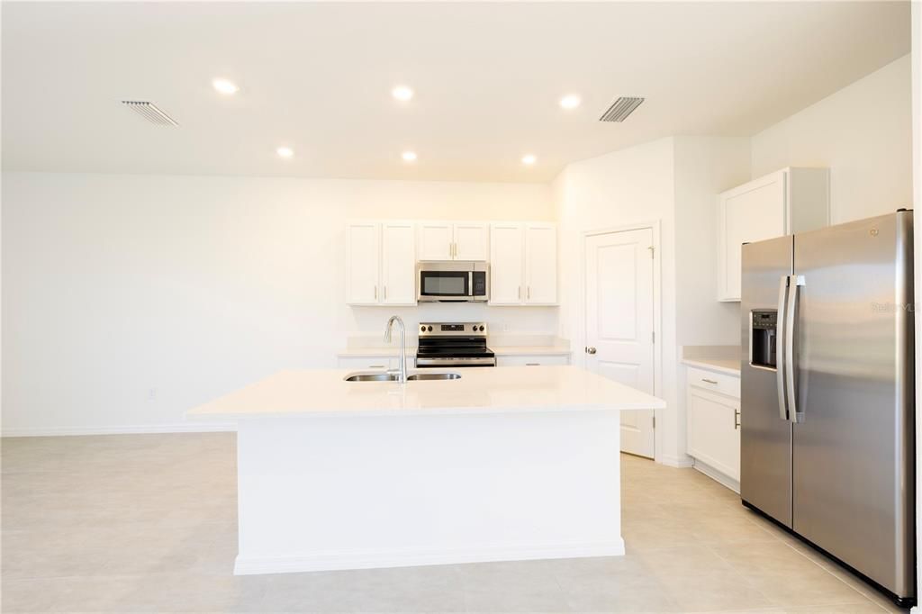 For Rent: $2,095 (3 beds, 2 baths, 1558 Square Feet)