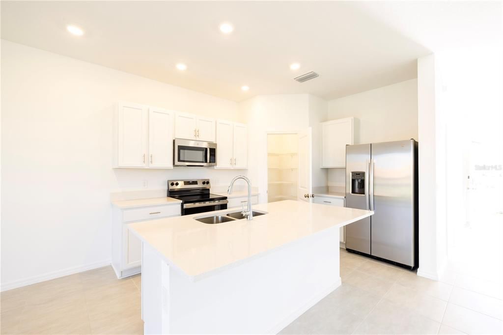 For Rent: $2,095 (3 beds, 2 baths, 1558 Square Feet)