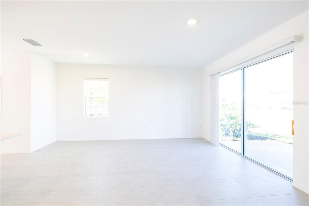 For Rent: $2,095 (3 beds, 2 baths, 1558 Square Feet)