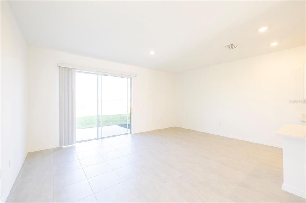 For Rent: $2,095 (3 beds, 2 baths, 1558 Square Feet)