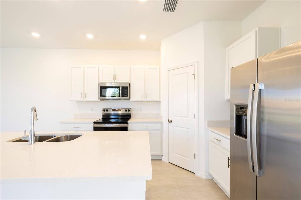 For Rent: $2,095 (3 beds, 2 baths, 1558 Square Feet)