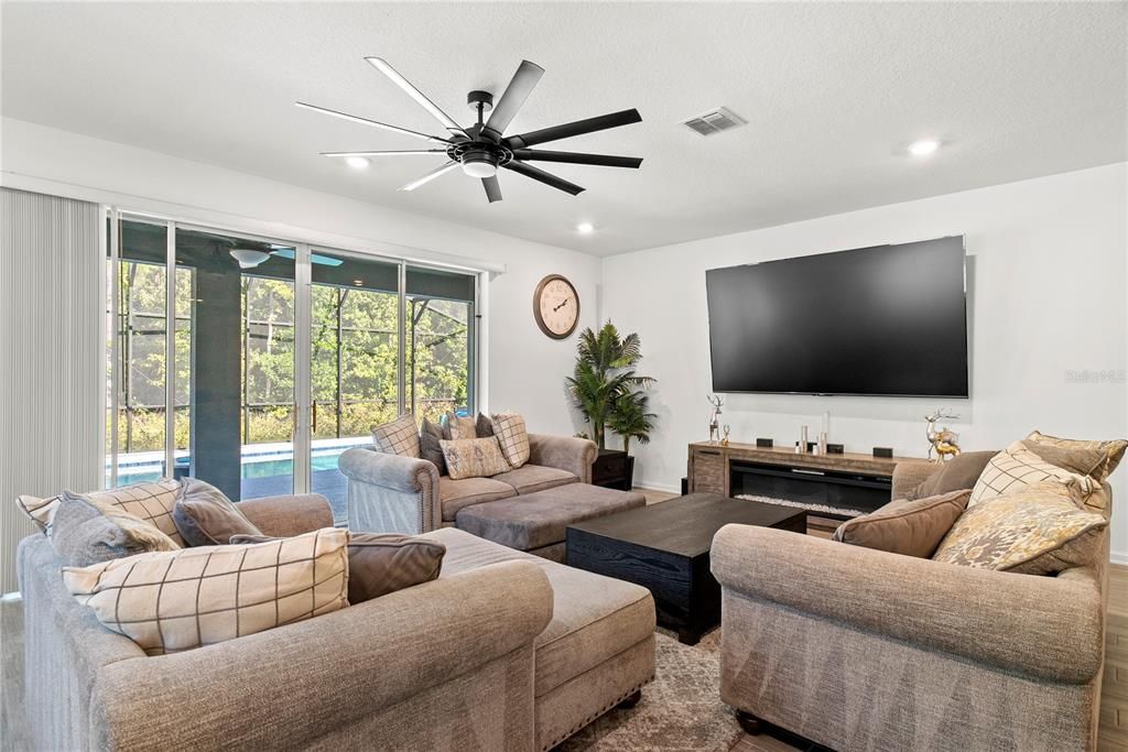 For Sale: $700,000 (5 beds, 3 baths, 3385 Square Feet)