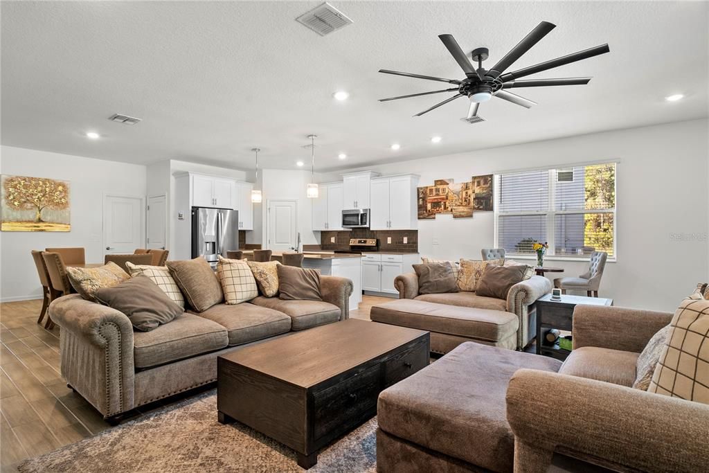 For Sale: $700,000 (5 beds, 3 baths, 3385 Square Feet)