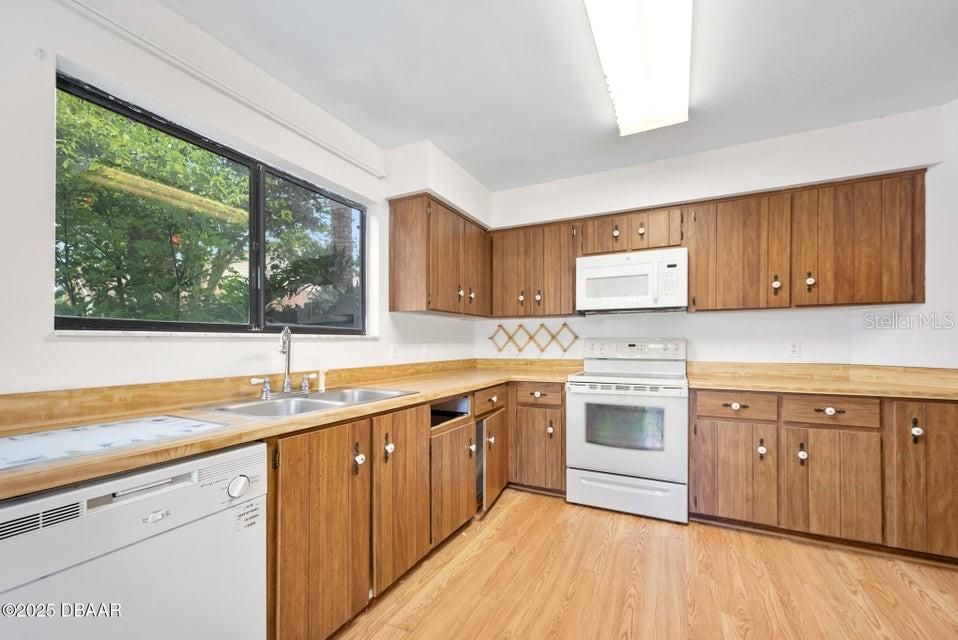 For Sale: $204,900 (3 beds, 2 baths, 1520 Square Feet)