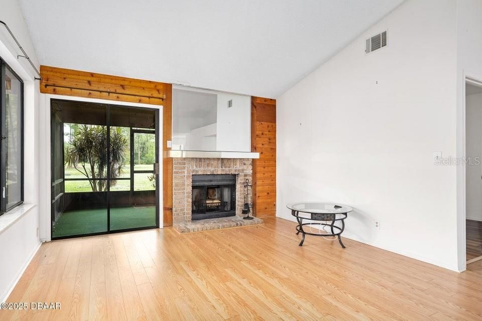 For Sale: $204,900 (3 beds, 2 baths, 1520 Square Feet)