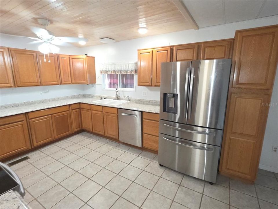 待售: $175,000 (2 贝兹, 2 浴室, 1344 平方英尺)