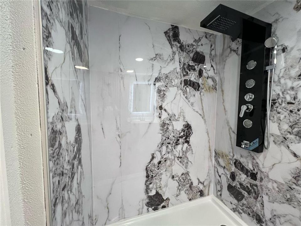 For Sale: $380,000 (4 beds, 2 baths, 1619 Square Feet)