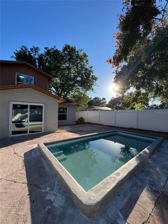 For Sale: $380,000 (4 beds, 2 baths, 1619 Square Feet)