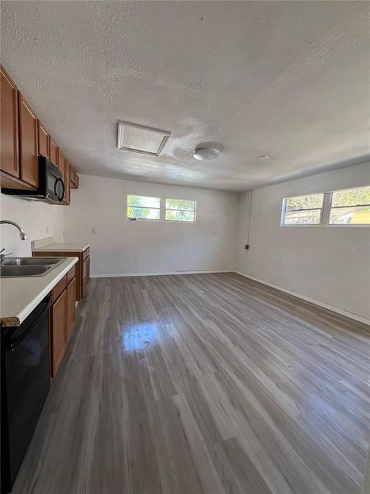 For Sale: $380,000 (4 beds, 2 baths, 1619 Square Feet)