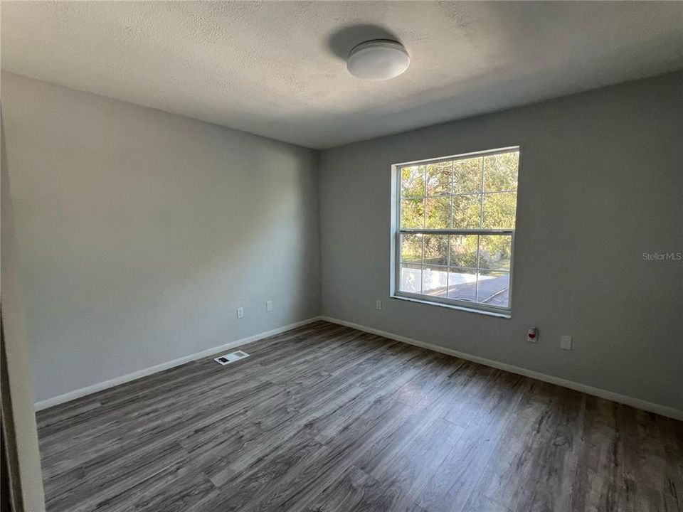 For Sale: $380,000 (4 beds, 2 baths, 1619 Square Feet)