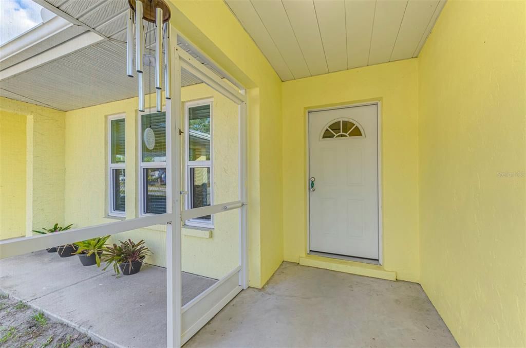 Под контрактом: $449,900 (3 спален, 2 ванн, 1468 Квадратных фут)