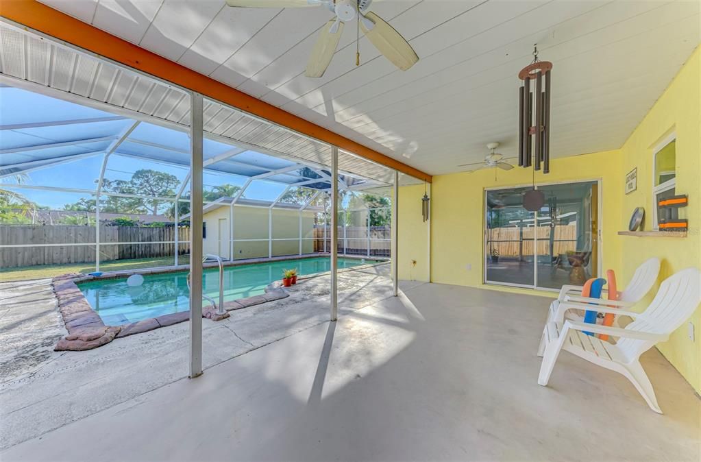 Под контрактом: $449,900 (3 спален, 2 ванн, 1468 Квадратных фут)