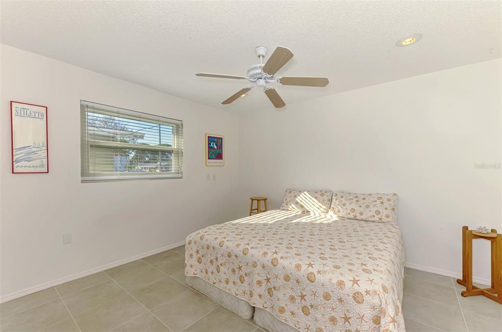 Под контрактом: $449,900 (3 спален, 2 ванн, 1468 Квадратных фут)