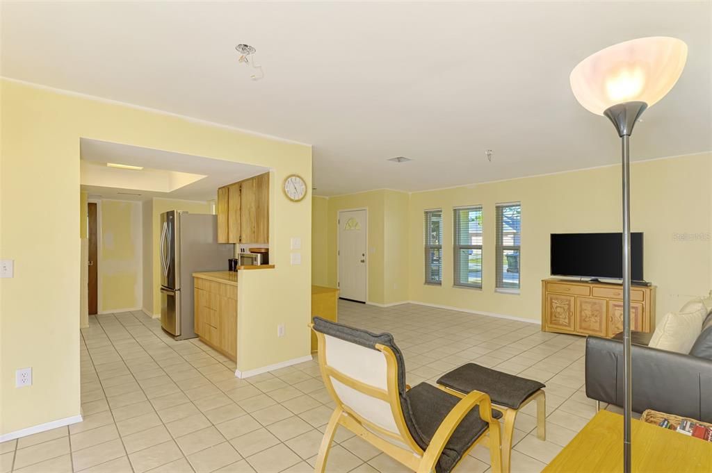 Под контрактом: $449,900 (3 спален, 2 ванн, 1468 Квадратных фут)